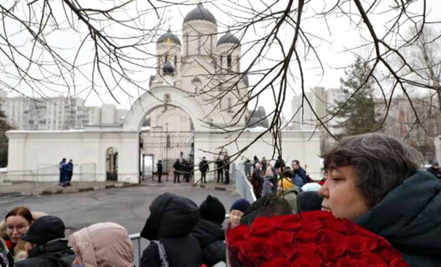 Funeral de Alexei Navalny, opositor de Putin, reúne multidão em Moscou