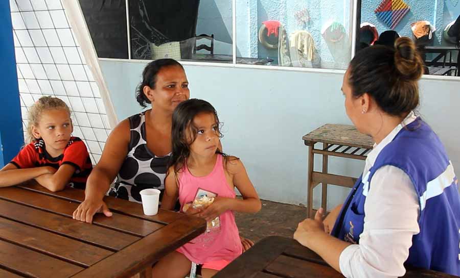 Prefeitura presta assistência humanizada às famílias com crianças autistas abrigadas na Escola Chico Mendes