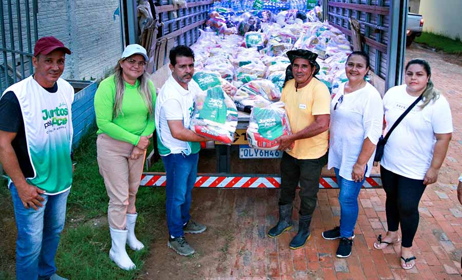 Manoel Urbano recebe nova remessa de donativos enviada pelo governo do Estado
