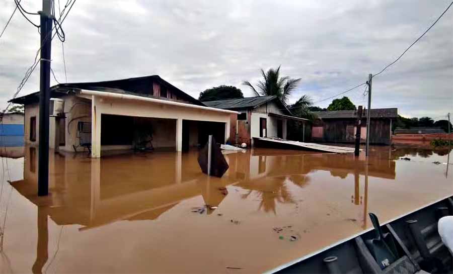 Rio Acre sobe três centímetros em 12 horas e continua acima dos 17 metros na capital