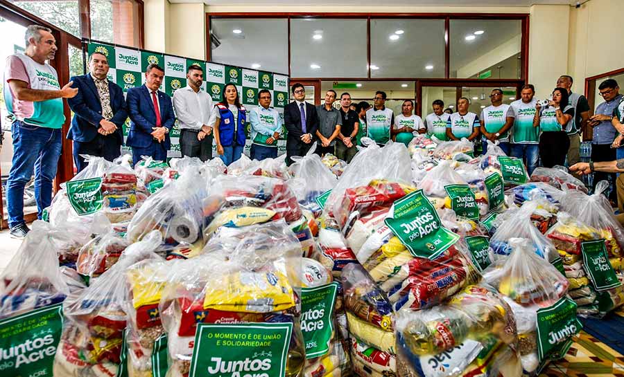 Aleac entrega 3 mil kg de alimentos e 12 mil garrafas de água para afetados pela enchente