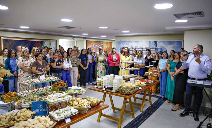 Servidoras da Aleac recebem café da manhã em homenagem ao Dia Internacional da Mulher