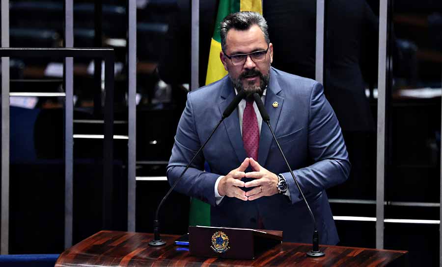 Senador Alan Rick volta a cobrar soluções para os preços abusivos das passagens aéreas para o Acre