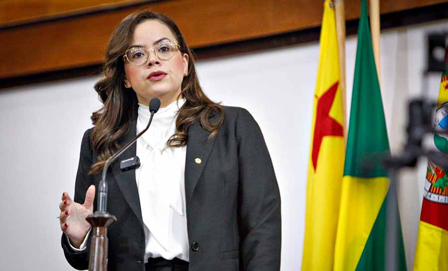 Michelle Melo lamenta acidente aéreo e pede informações em convênios entre estado e a prefeitura de Plácido de Castro