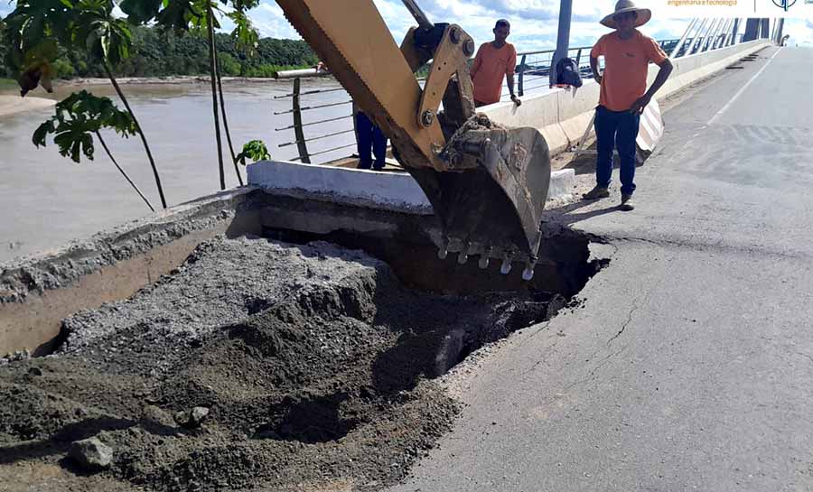 Dnit trabalha na recuperação da ponte sobre o Rio Tarauacá, na BR-364