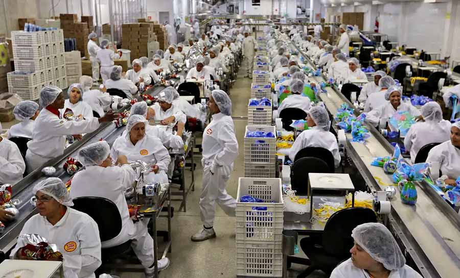 Produção da indústria recua 0,3% em fevereiro, revela IBGE
