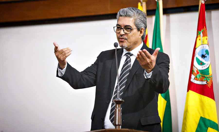 Edvaldo Magalhães defende democracia e transparência na federalização da Fundhacre