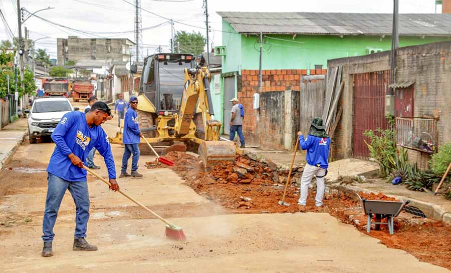 Asfalta Rio Branco inicia os serviços de pavimentação na regional da Floresta
