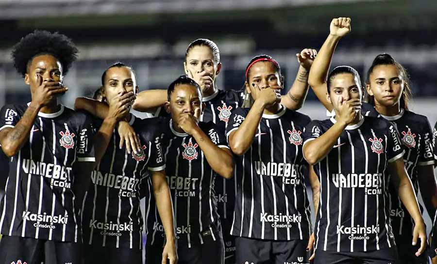 Abertura de rodada do Brasileirão Feminino é marcada por protestos