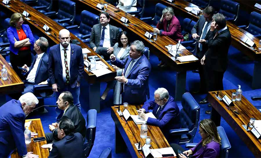 Senado aprova PEC sobre criminalização da posse de drogas