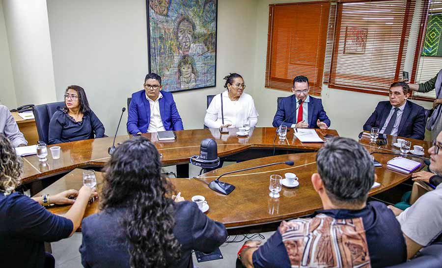 Reunião na Aleac discute estado da saúde no Hospital Regional do Juruá