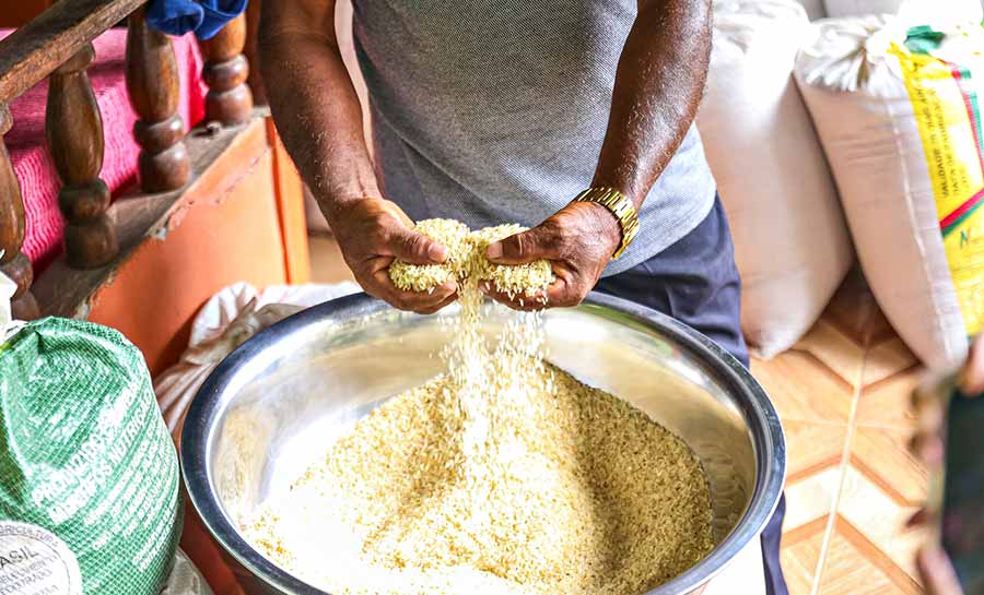De mãos dadas com o produtor rural, Estado garante estrutura para beneficiamento de grãos no Juruá