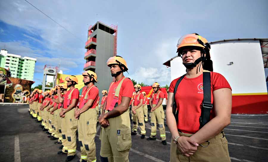 Governo do Acre coloca Corpo de Bombeiros à disposição do governo gaúcho