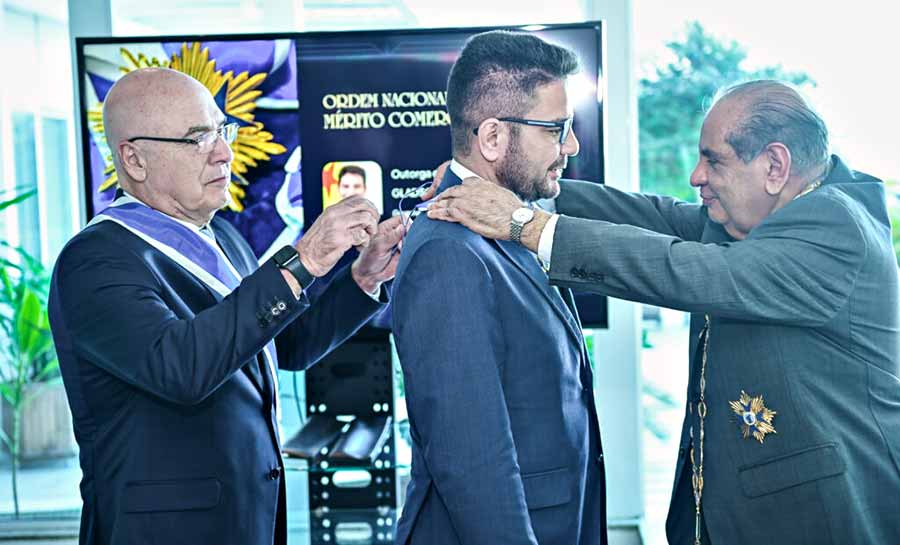 Governador Gladson Cameli é homenageado pela Confederação Nacional do Comércio com medalha da Ordem do Mérito Comercial