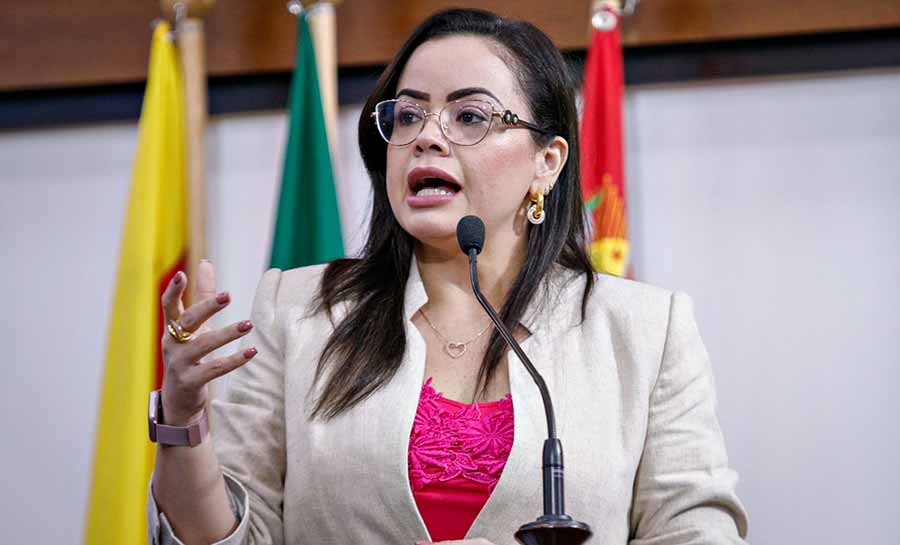 Deputada Michelle Melo denuncia falta de medicamentos em UPA e critica gestão da saúde