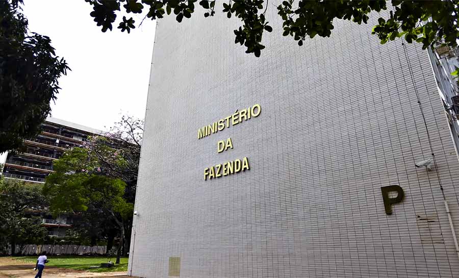 Fazenda aumenta para 2,5% estimativa de crescimento do PIB em 2024