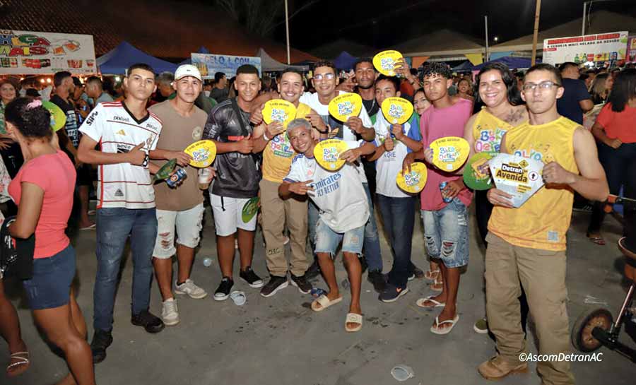 Detran leva educação de trânsito aos foliões do Carnaval fora de época de Assis Brasil