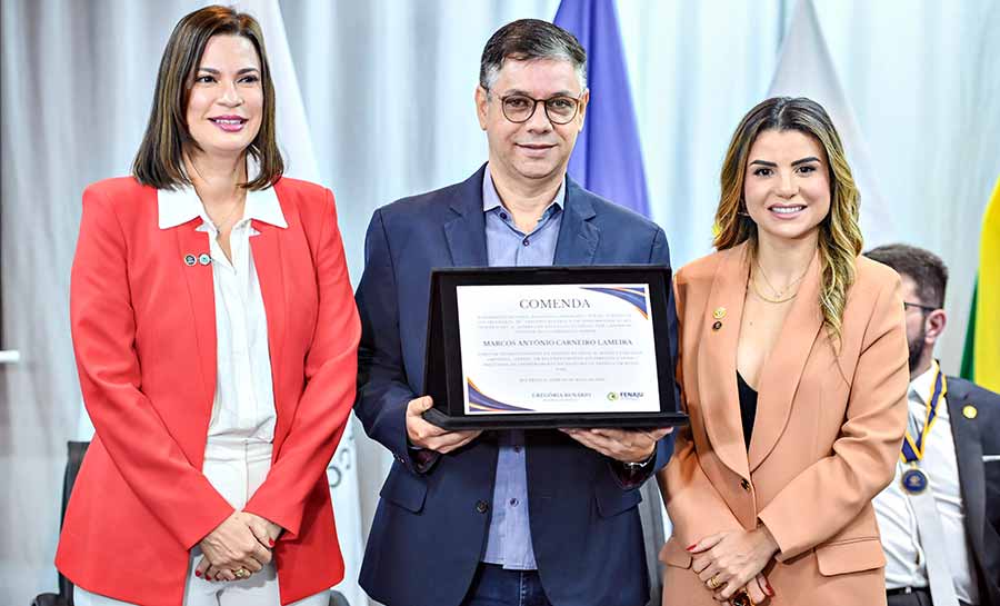 Superintendente do Sebrae no Acre recebe Comenda de Registro Mercantil da FENAJU