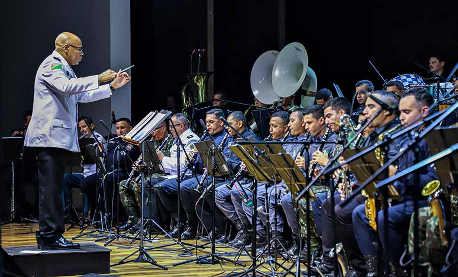 Banda da Polícia Militar do Acre anima público em concerto em homenagem aos 108 anos da instituição