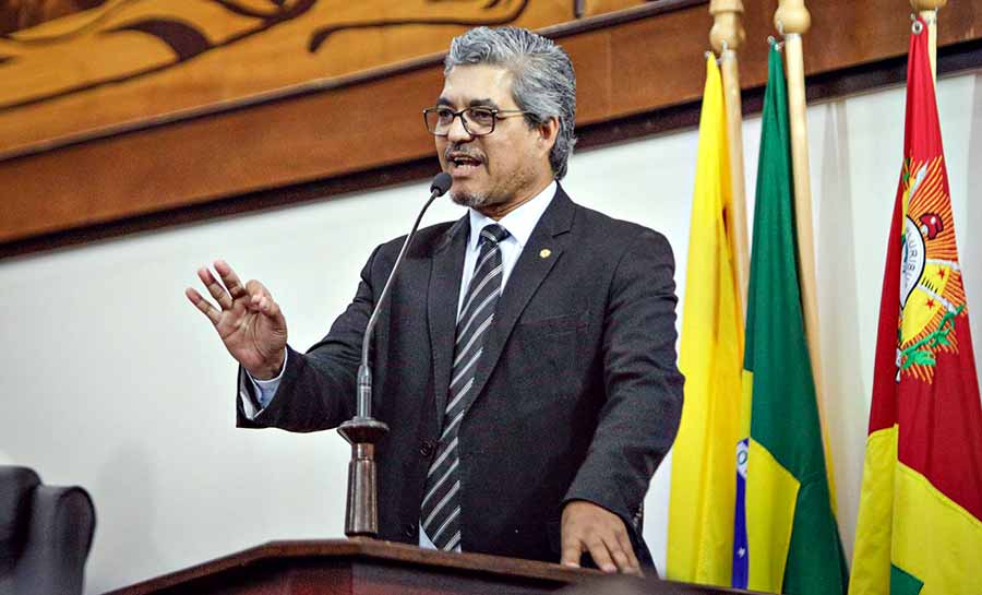 Edvaldo Magalhães denuncia falta de diálogo e autoritarismo na gestão pública do Acre