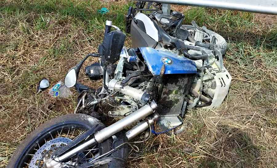 Idoso de 78 anos morre após perder controle da moto e colidir contra estrutura na BR-317