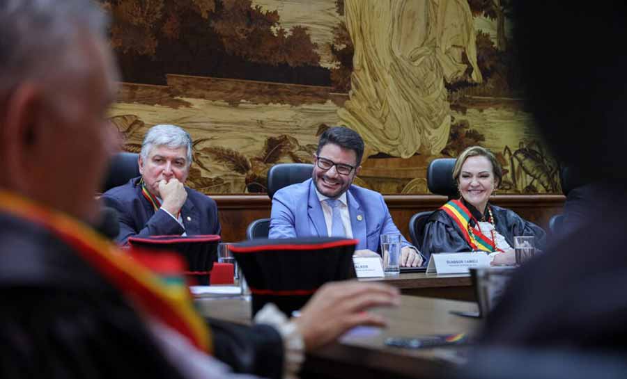 Governador Gladson Cameli prestigia sessão solene alusiva ao 61° aniversário do Tribunal de Justiça do Acre