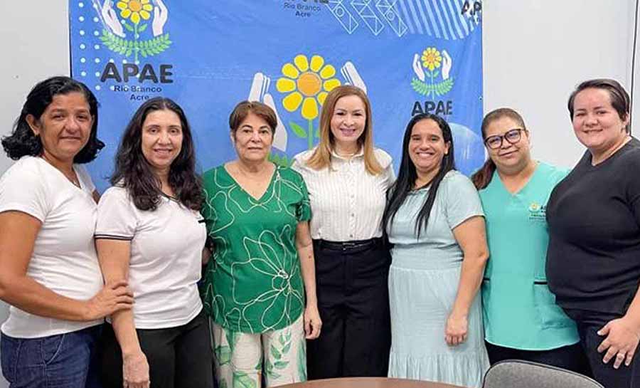 Socorro Neri destina emenda a Apae Rio Branco e se compromete em mandar mais recursos para construção de pátio na entidade