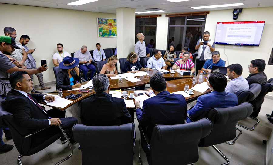 Comissão de Educação discute reivindicação salarial dos trabalhadores em educação do Acre