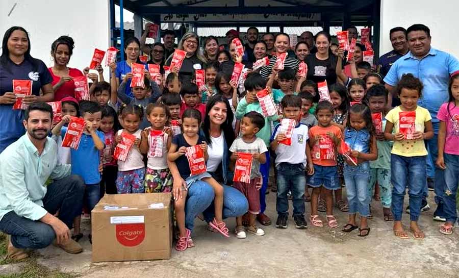 Mais de 100 crianças recebem kits para saúde bucal em Feijó
