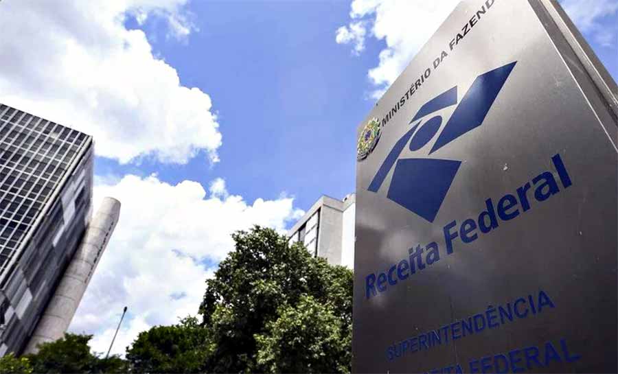 Receita paga 2º lote da restituição do IR hoje; veja quem recebe