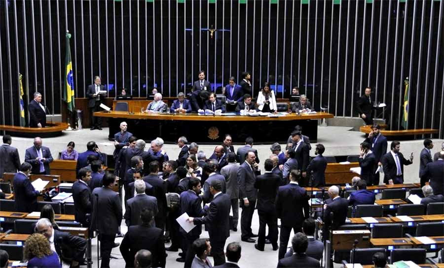 Câmara barra R$ 1,6 milhão em notas fiscais de deputados; gastos incluem despesas pessoais