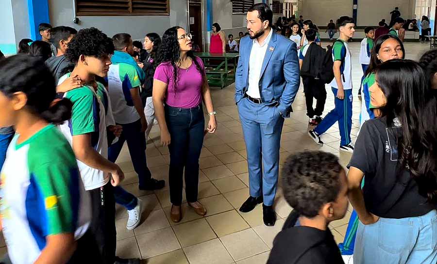 Com apoio de Jarude, gestão da Escola Dr. Mário de Oliveira inicia plano de modernização do ensino