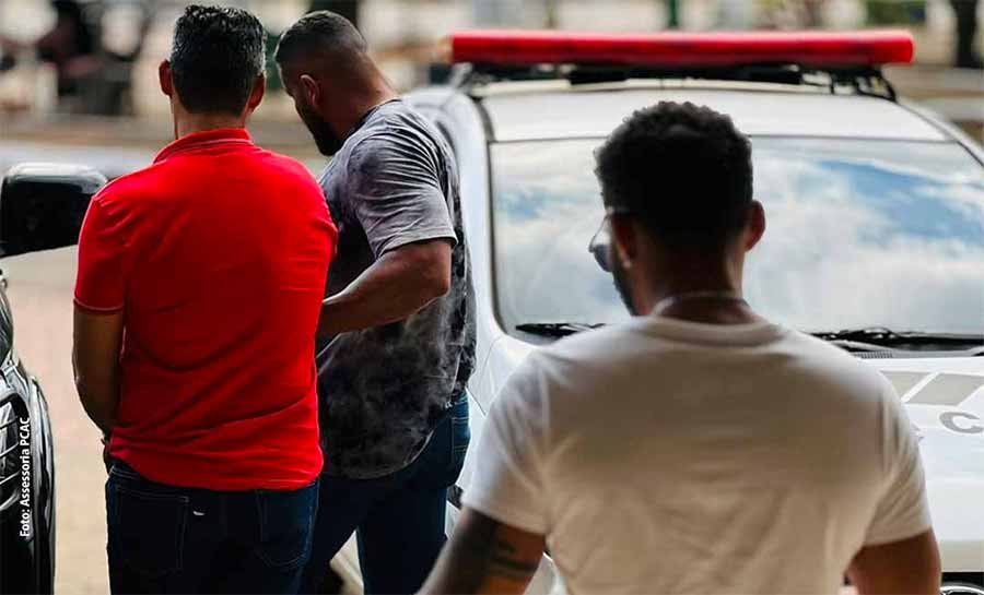 Polícia prende homem acusado de tentativa de homicídio, roubo, porte ilegal de arma e envolvimento em furtos