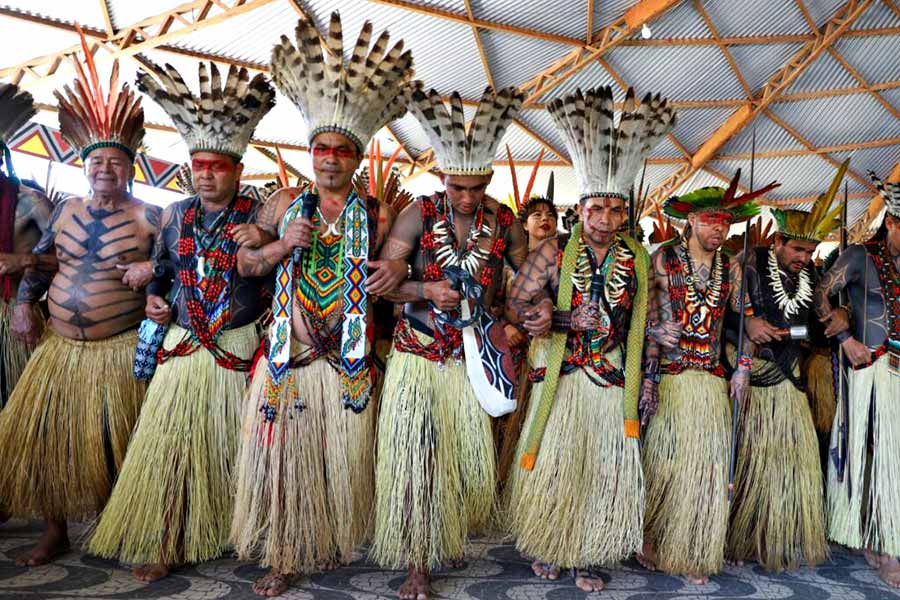Durante festival, Povo Puyanawa celebra independência econômica com alta produção de farinha de mandioca