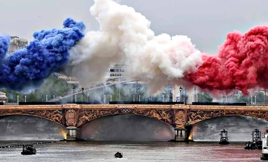 Paris 2024: sob forte chuva, cerimônia de abertura tem exaltação à cultura francesa