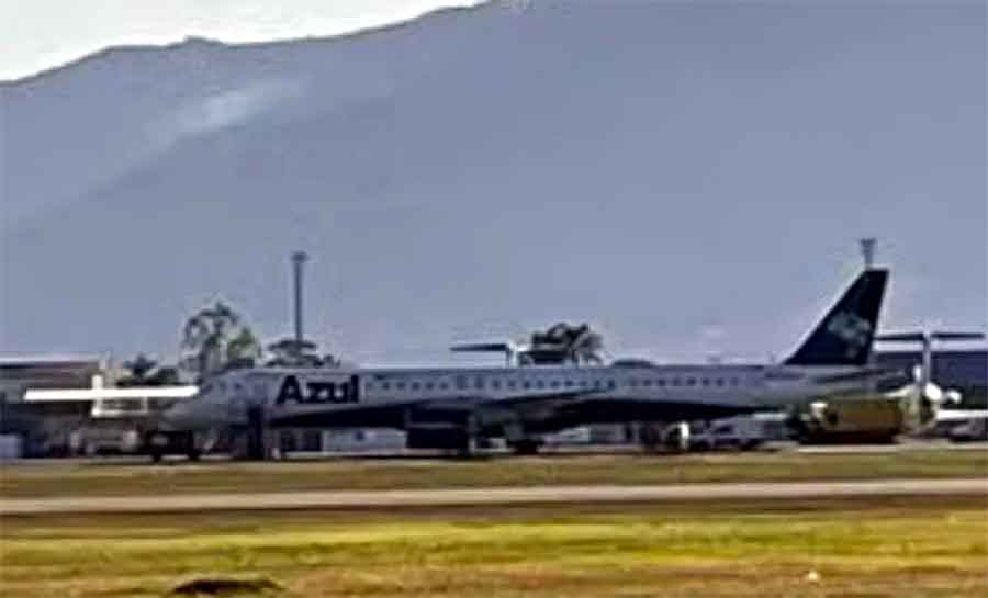 Aeroporto de Florianópolis é fechado após avião da Azul sofrer danos durante pouso