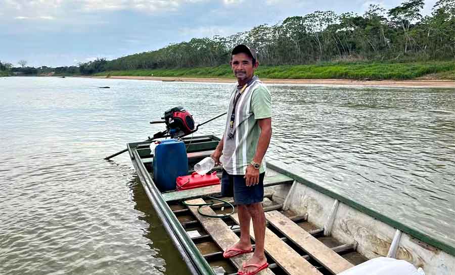 Cidade isolada no Acre sofre com baixo nível do Rio Juruá; gasolina chega a R$ 10,50 o litro