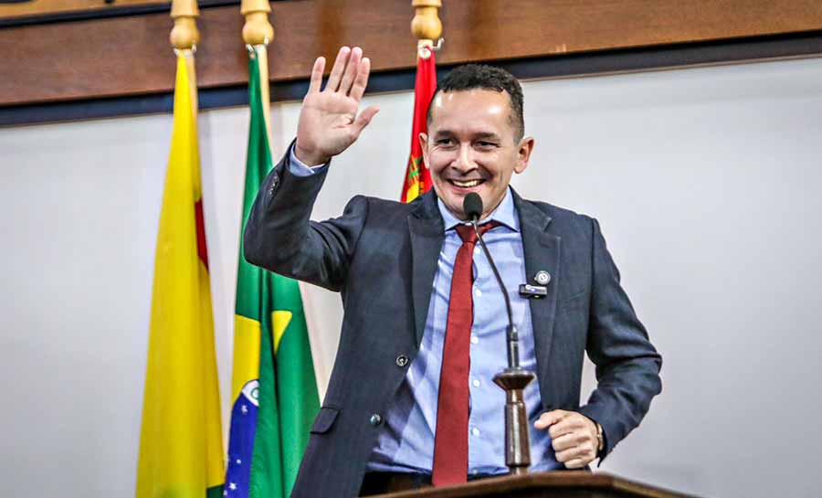 Deputado Adailton Cruz propõe isenção de IPVA para veículos elétricos no Acre