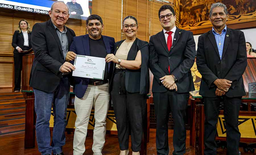 Rádio Difusora Acreana, a mais antiga do estado, é homenageada em sessão na Assembleia Legislativa pelos 80 anos de serviço