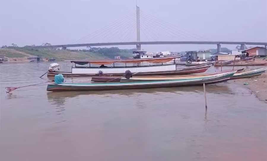 Barqueiros e pequenas empresas de transporte fluvial suspendem operações devido ao baixo nível de rio no AC: ‘Estamos encalhando’