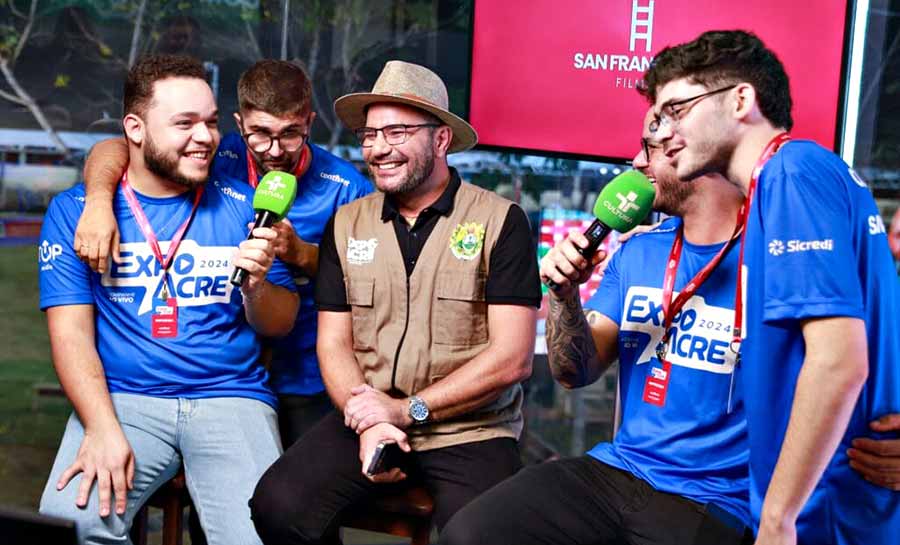 Na segunda noite da Expoacre, governador concede entrevistas e fala de obras, economia e projeções