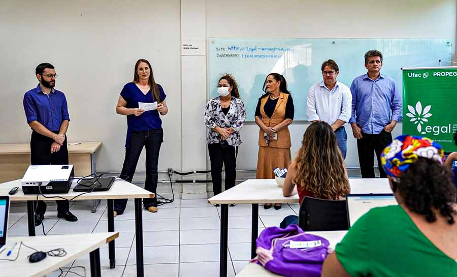 Legal no Acre promove workshop sobre revisão de literatura em ciência política