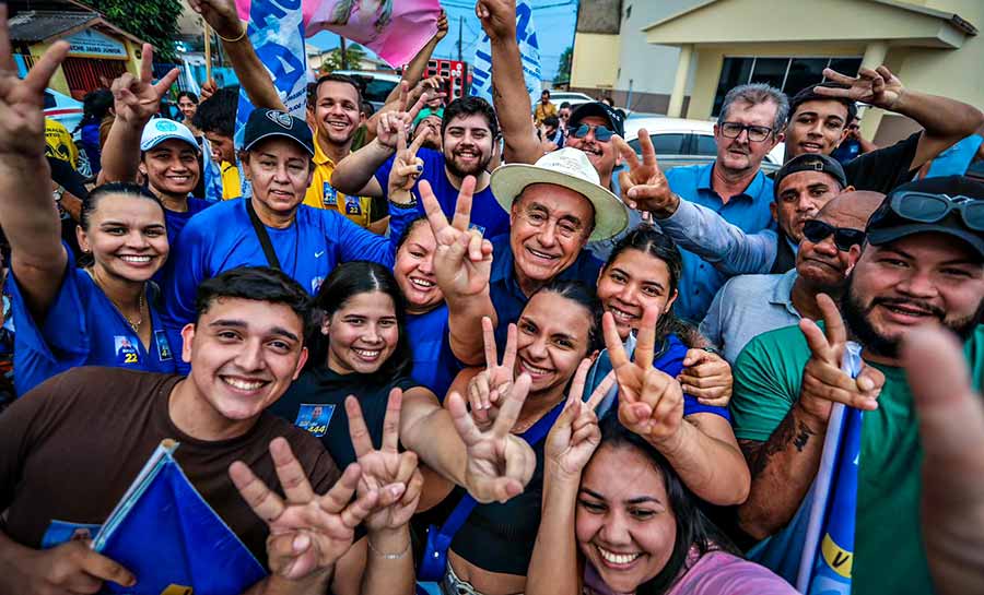 “Foram 30 anos de abandono”, diz Bocalom durante Caminhada Pé no Chão 22 no Tancredo Neves; candidato recebeu apoio da comunidade