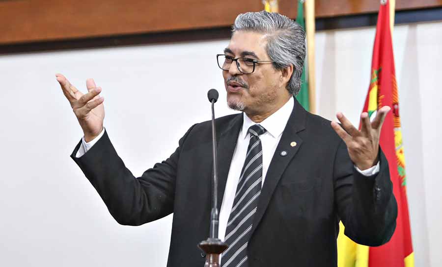 Edvaldo Magalhães critica gestão de Tião Bocalon e denuncia irregularidades na Secretaria de Educação