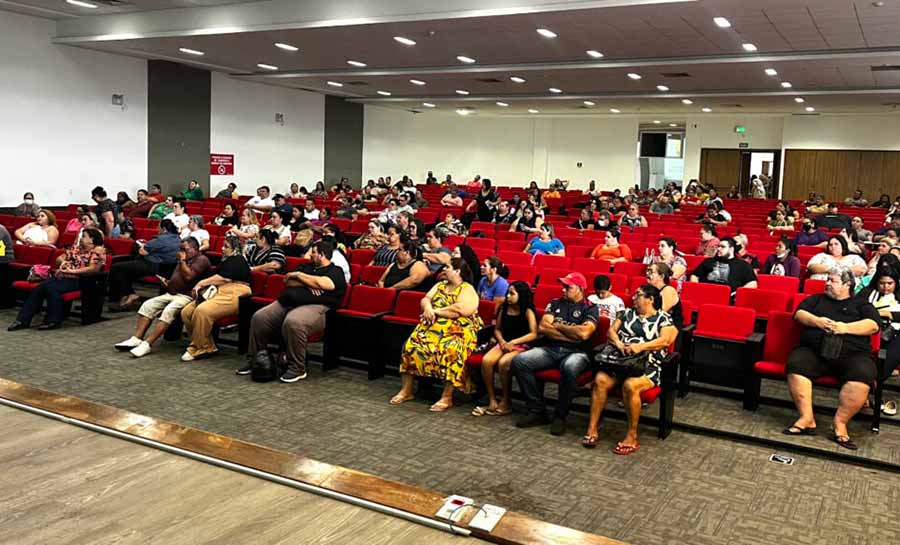 Nutricionista aborda mudanças alimentares em palestra do Programa de Obesidade da Fundhacre