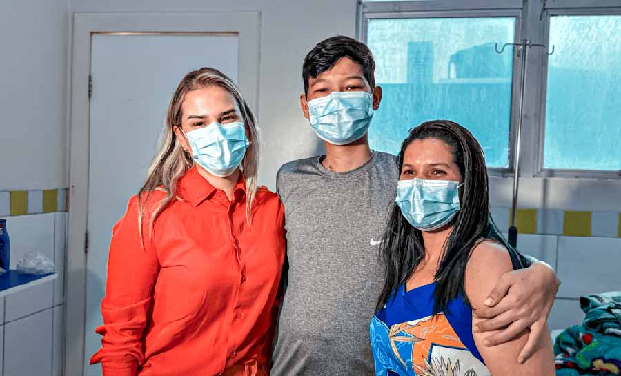 Paciente mais jovem a passar por transplante de fígado no Acre recebe alta médica e planeja futuro: ‘Quero comer tacacá e ir para a escola’