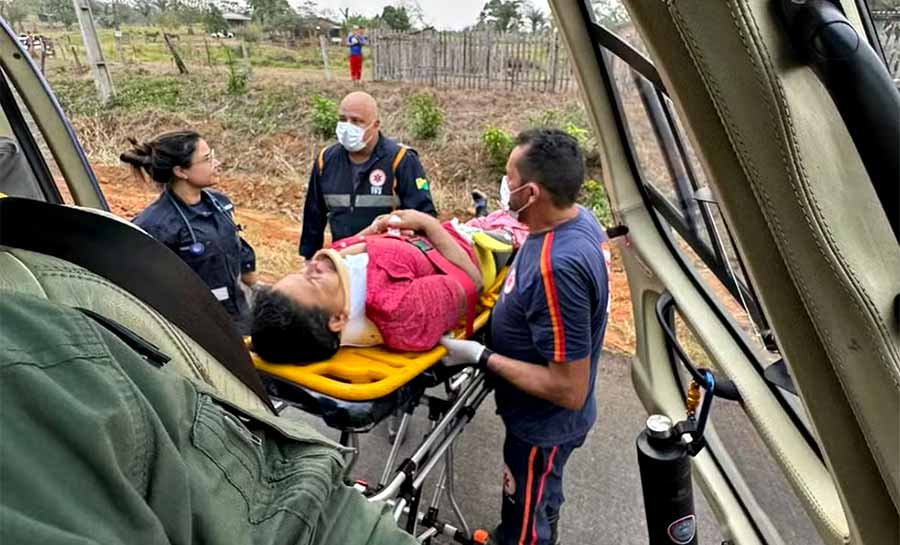 Caminhonete com 11 pessoas sofre acidente em zona rural de Rio Branco; 5 ocupantes são da mesma família