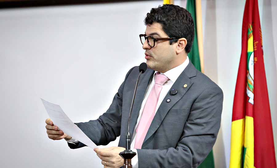 Eduardo Ribeiro pede urgência na convocação do gabinete de crise para atender comunidades afetadas pela seca