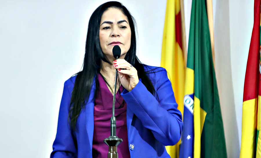 Maria Antônia cobra providências sobre acidentes de trânsito e poluição durante sessão na Aleac