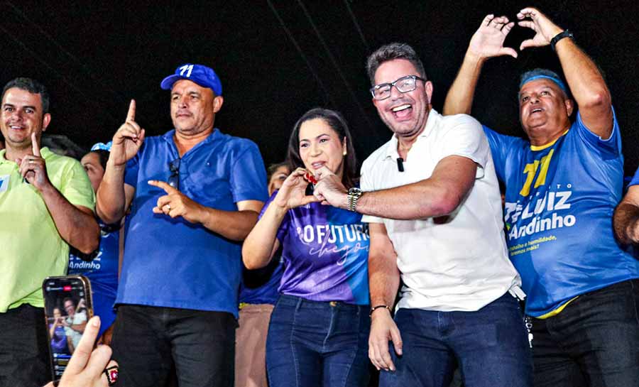 Ao lado de Zé Luiz e Andinho, Gladson participa do primeiro comício do 11 em Mâncio Lima